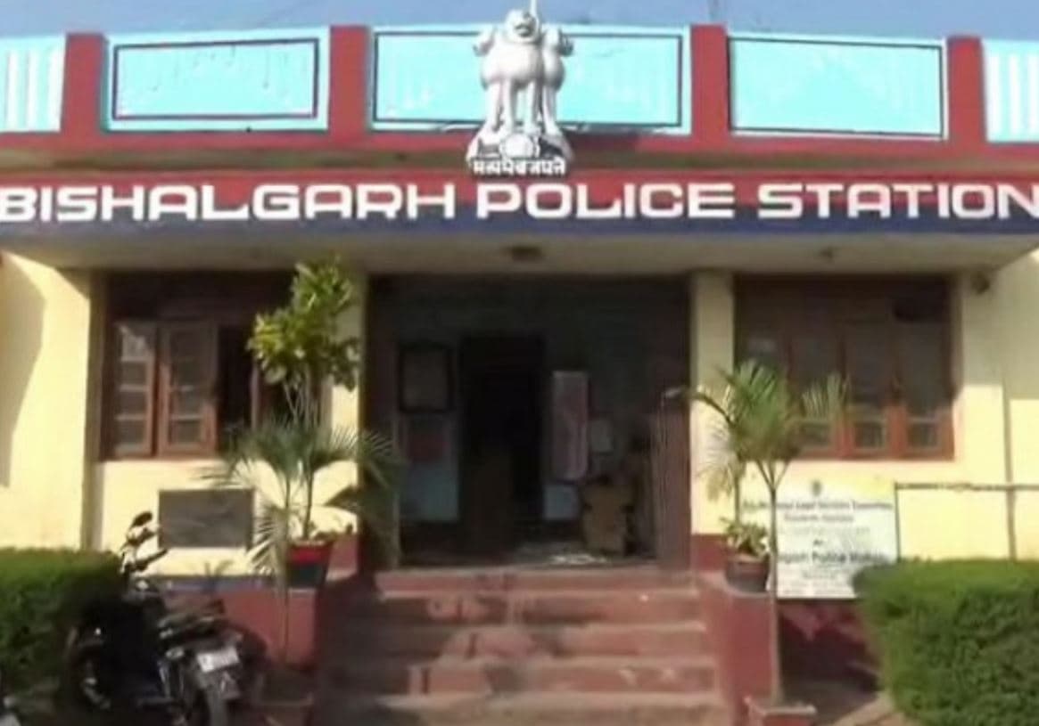 সোনা চুরি, অভিযুক্ত ওসি!